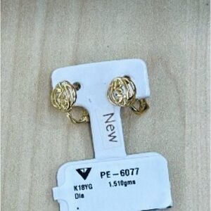 18k yellow gold flower design Earrings
Not a Gold plated.